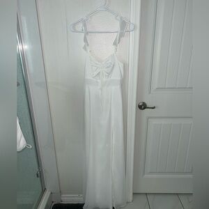 A beautiful white dress. Only wore once for family pictures.